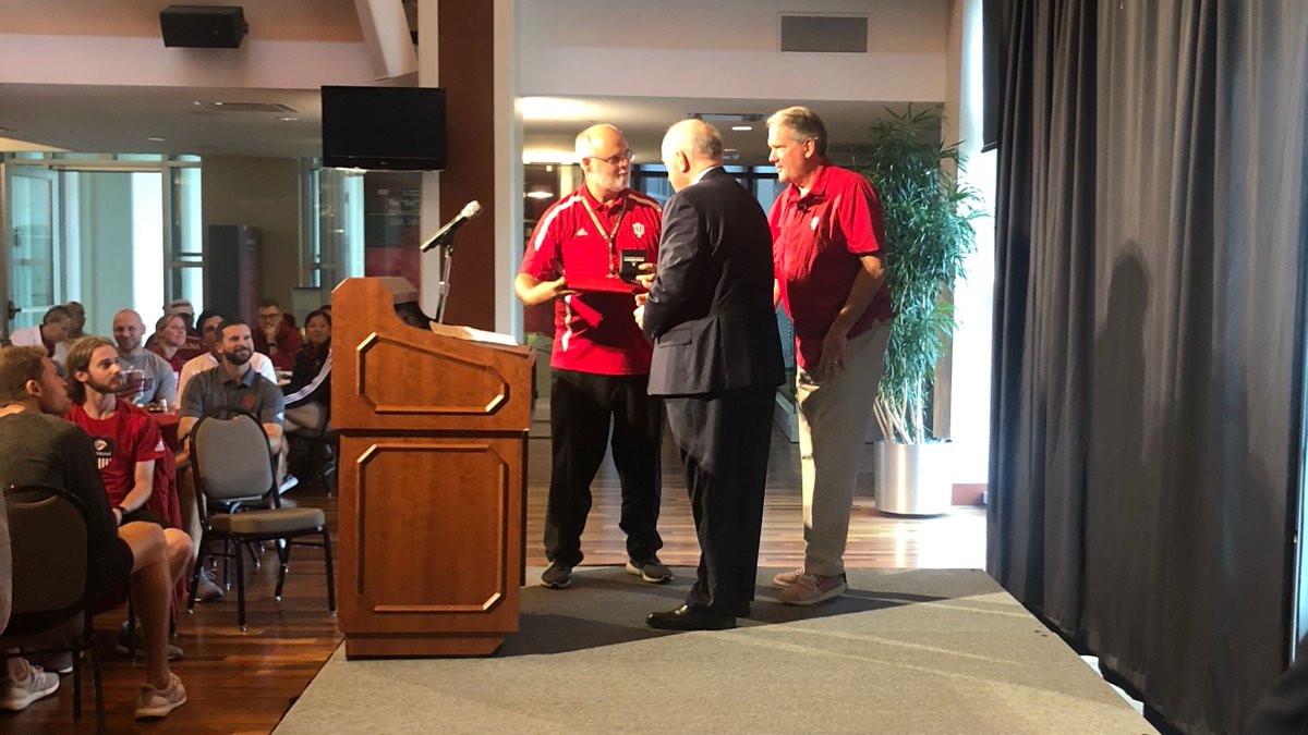 Today, President McRobbie presented Chuck Crabb with a Bicentennial Medal.    Crabb is the assistant athletic director and a longtime public address announcer for @IUHoosiers. Congratulations! 