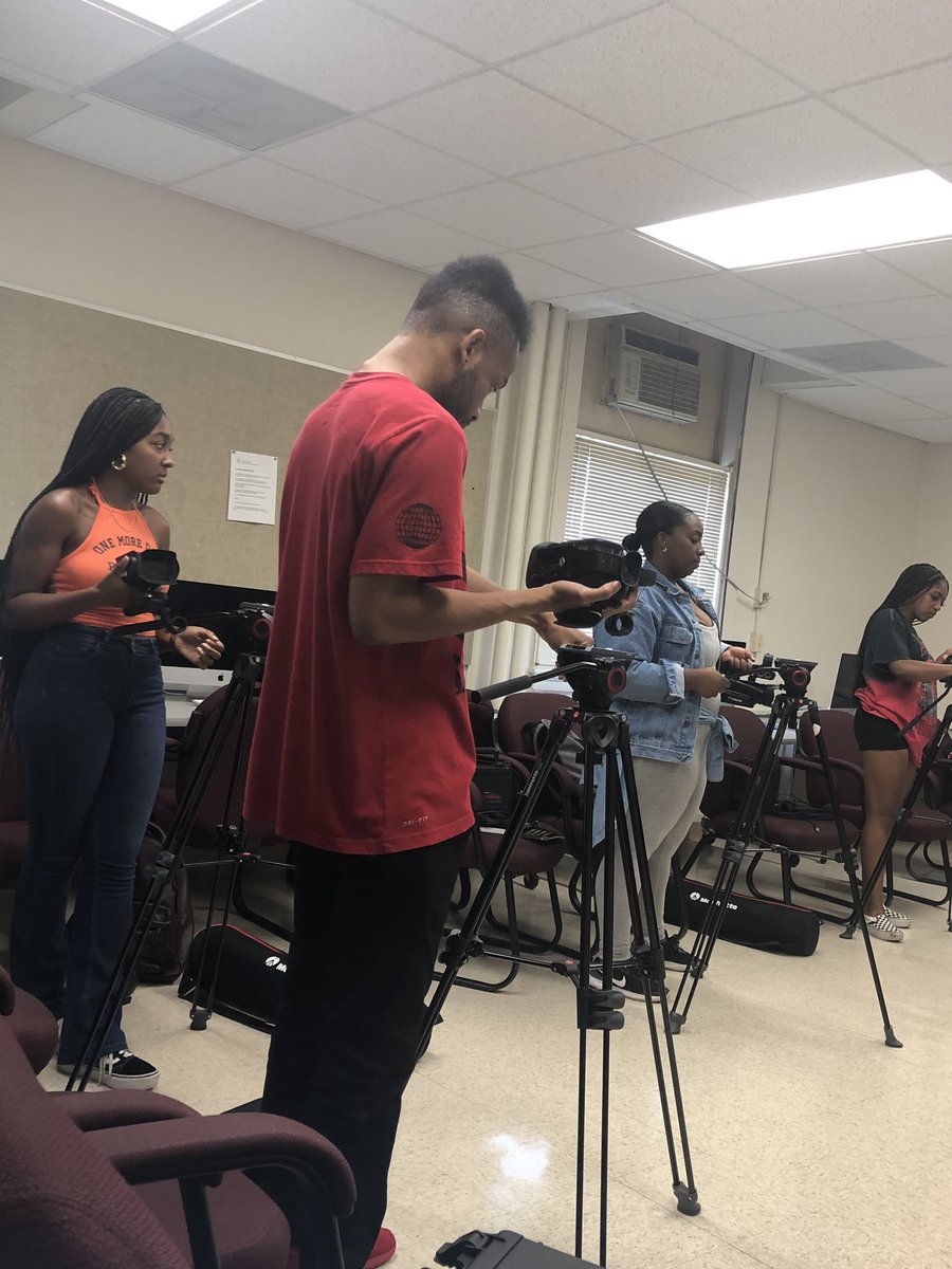 They’re back and ready for action!! @NewsVisionHU Fa19 Capstone journalists @cherryhalls_11 @_thetaylort @nocapkap @Kharmster23 #gettingready @howarduchsoc @HowardU