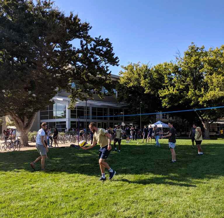 A great day welcoming new #UCDavis international students and scholars to campus today at the International Center.  Thanks to @UCDavisAggies teams for stopping by to welcome our students and scholars and enjoy some games! #GlobalAggies #GlobalCampus