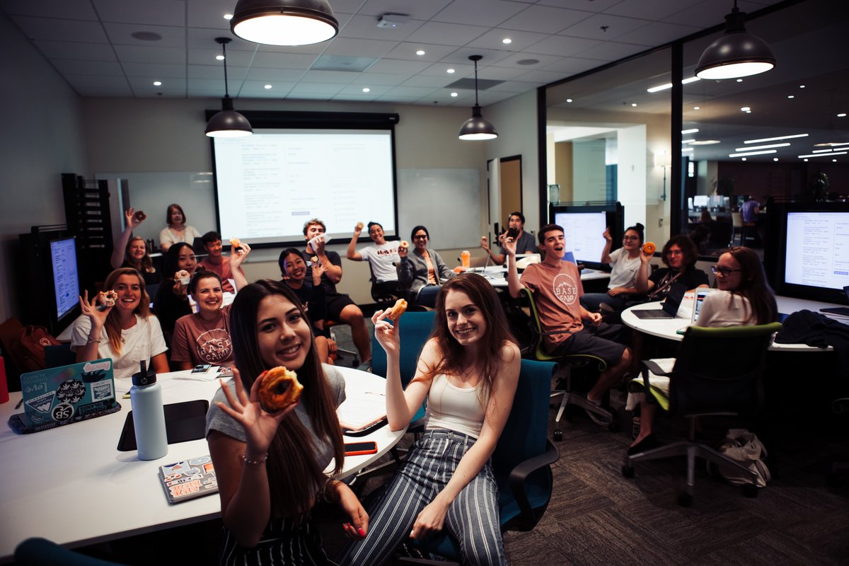 The Seaver Dean&#39;s office surprised classes this week with donuts after they downloaded the Navigate student app! Navigate is already helping many students stay on top of classes and manage their schedules.   Learn more about Navigate here: 