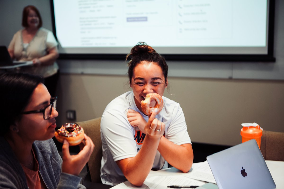 The Seaver Dean&#39;s office surprised classes this week with donuts after they downloaded the Navigate student app! Navigate is already helping many students stay on top of classes and manage their schedules.   Learn more about Navigate here: 