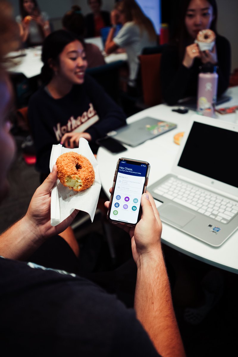 The Seaver Dean&#39;s office surprised classes this week with donuts after they downloaded the Navigate student app! Navigate is already helping many students stay on top of classes and manage their schedules.   Learn more about Navigate here: 