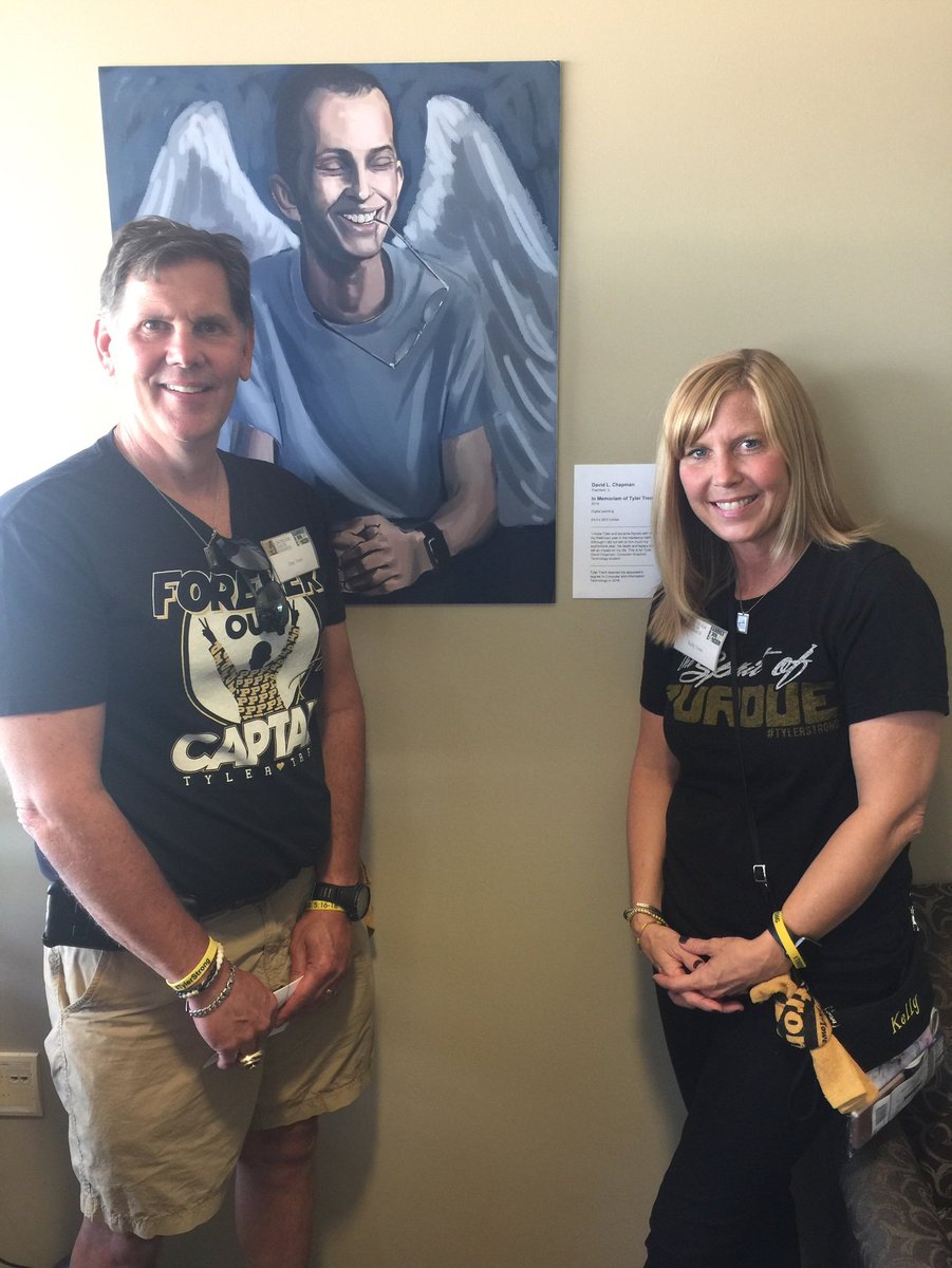 @theTylerTrent&#39;s mom and dad visited the #PurdueVetMed suite at today&#39;s Purdue - Vanderbilt football game where they got to see a digital picture of Tyler by David Chapman of the @TechPurdue. . . . #tylerstrong #BoilerUp #PVM60 #Purdue150 @LifeAtPurdue