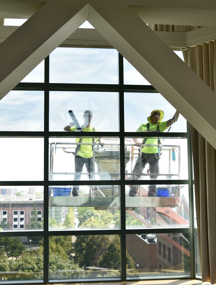 Window cleaning is a difficult task at the Beckman Institute and calls for professionals .... with harnesses and no fear of heights.